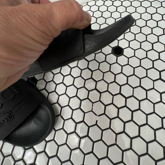 Gucci rubber slides size 37 authentic final price - Picture 9 of 10